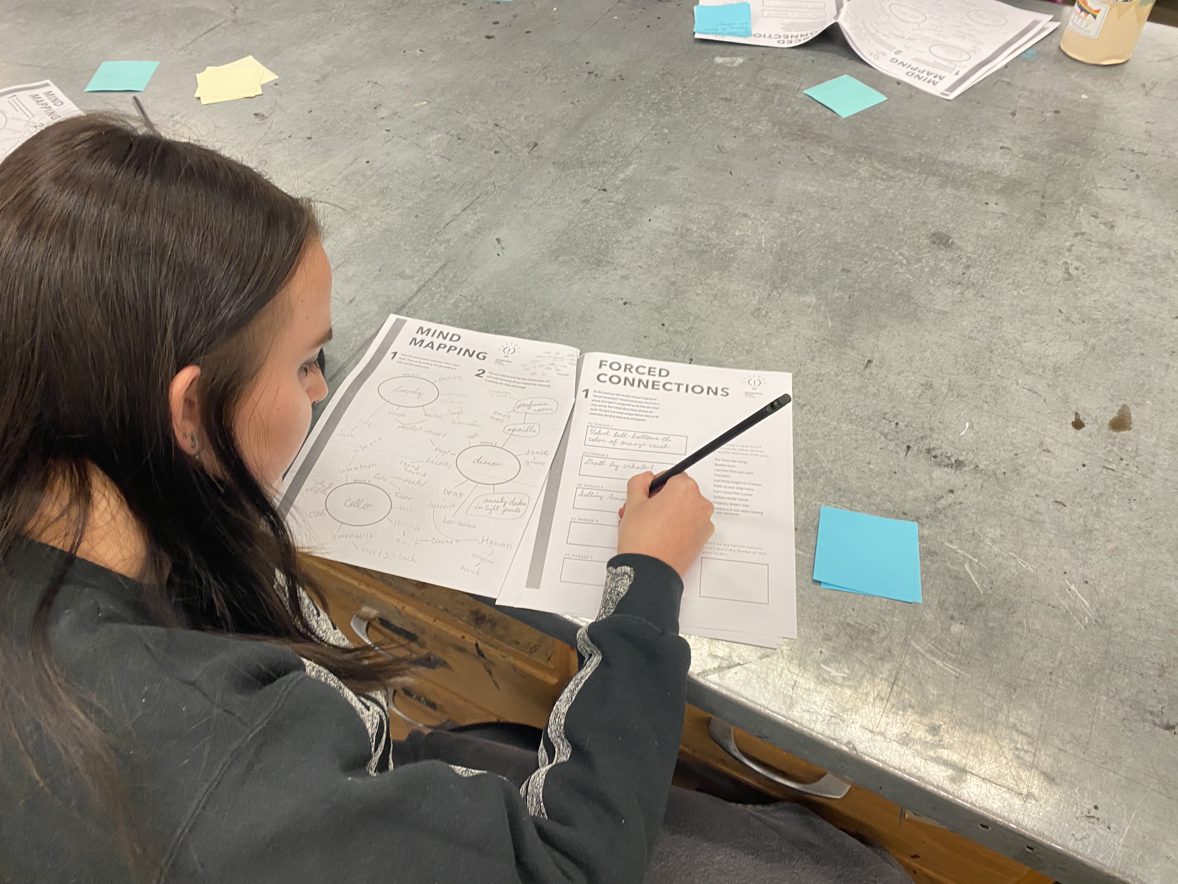 A participant filling in the print conceptualization packet